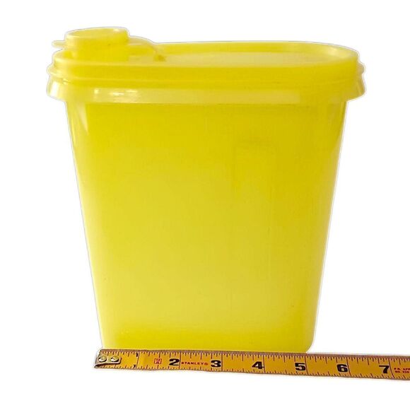 Tupperware Beverage Buddy Yellow Pitcher 792-7‎ Vintage Store & Pour 1 Quart - Picture 2 of 16